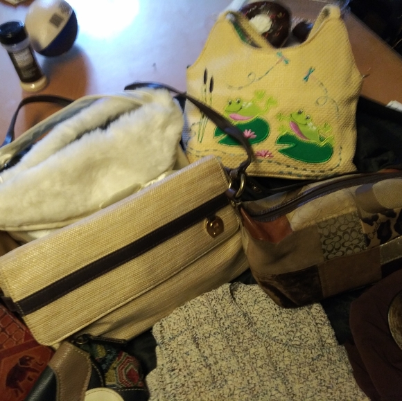 Handbags and purses - Picture 6 of 8